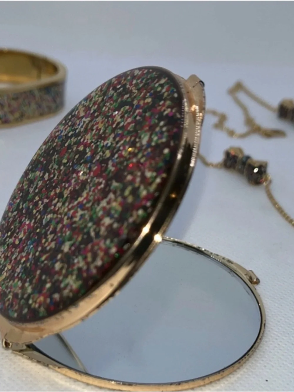 Kate Spade Gold Bow Bangle Bracelet , necklace, watch, & compact mirror - Picture 9 of 11
